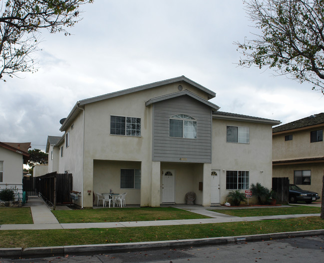 4302 Howard Ave in Los Alamitos, CA - Foto de edificio - Building Photo