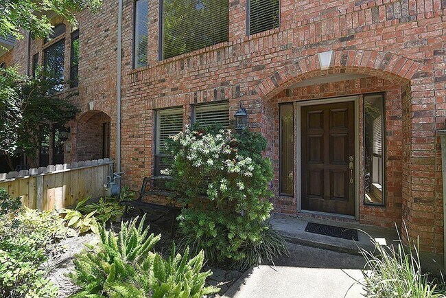property at 2717 La Branch St
