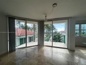 19900 E Country Club Dr in Aventura, FL - Building Photo - Building Photo