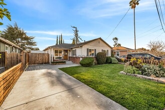 2448 Pioneer Ave in San Jose, CA - Foto de edificio - Building Photo