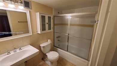 851 Three Islands Boulevard in Hallandale Beach, FL - Building Photo - Building Photo