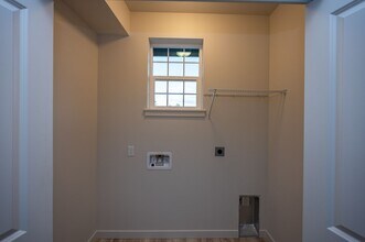 334 9th Ave SE in Puyallup, WA - Building Photo - Building Photo