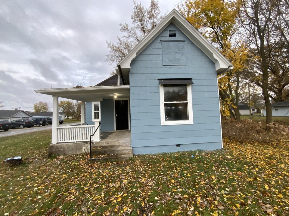 1206 Clarence St in Danville, IL - Foto de edificio