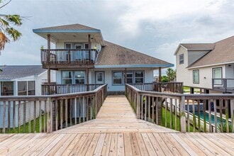 70 Tarpon St in Hitchcock, TX - Building Photo - Building Photo