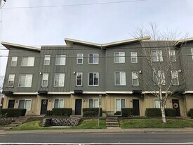 16715 SW Baseline Rd, Unit Baseline Condo in Beaverton, OR - Building Photo