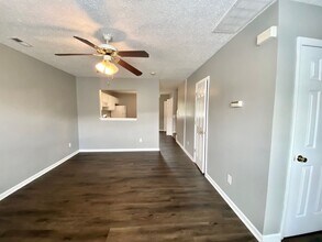 104 Woodlake Ct in Jacksonville, NC - Building Photo - Building Photo