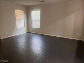 11150 Ranch Valley St in Las Vegas, NV - Building Photo - Building Photo