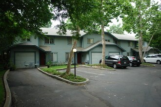 Humboldt Ridge in Chico, CA - Foto de edificio - Building Photo