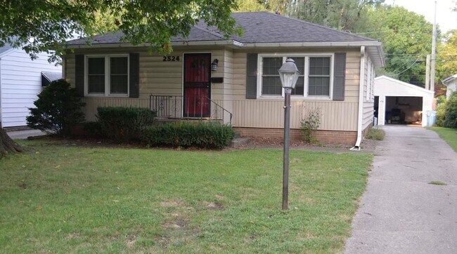 property at 2524 S Walnut St