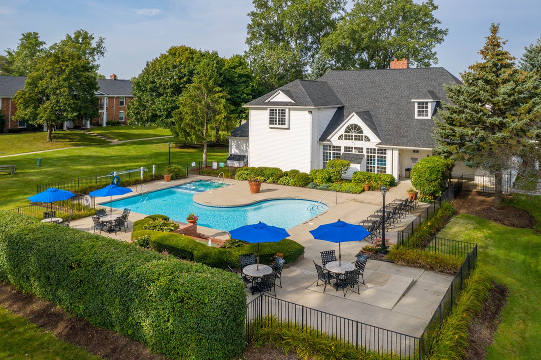 Kensington At Beverly Hills in Southfield, MI - Foto de edificio
