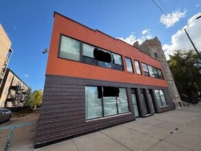 2109 S Ashland Ave in Chicago, IL - Foto de edificio - Building Photo