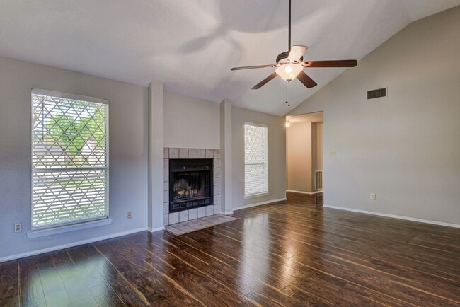 412 Meadowpoint Dr in League City, TX - Building Photo - Building Photo