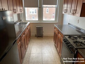1800 Commonwealth Ave, Unit 10 in Boston, MA - Building Photo