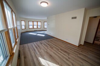 2336 122nd St in Blue Island, IL - Foto de edificio - Building Photo