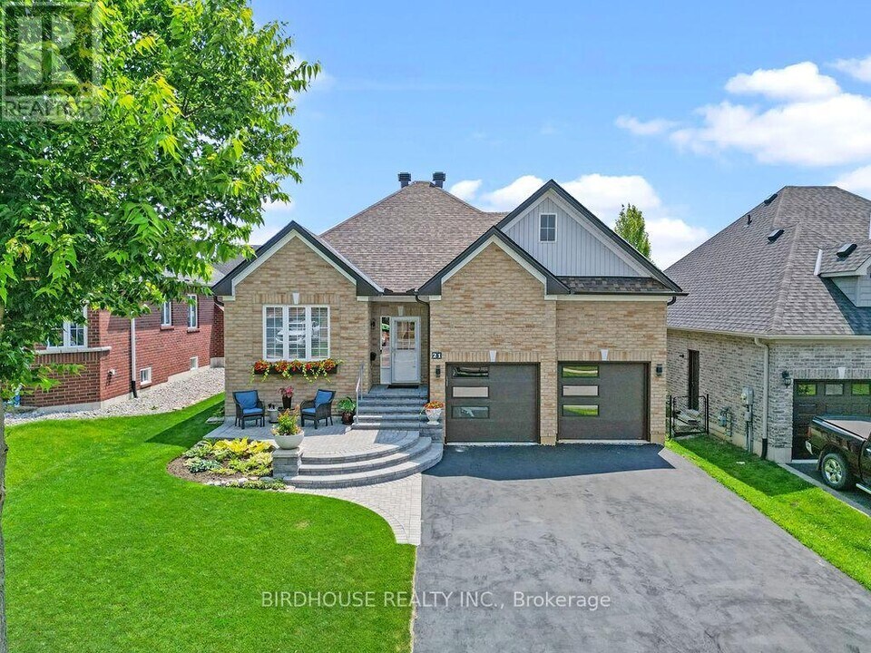 21 Ellis Cres in Kawartha Lakes, ON - Building Photo