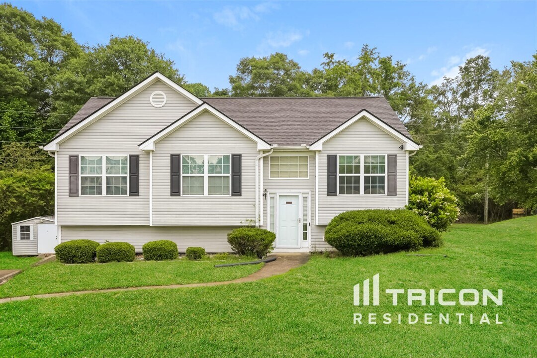 195 Shenandoah Dr in Winder, GA - Foto de edificio