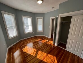 33 Hancock St, Unit #1 in Somerville, MA - Foto de edificio - Building Photo