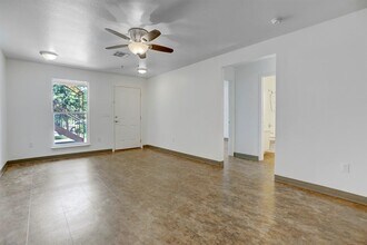 706 W 6th St in Taylor, TX - Building Photo - Building Photo