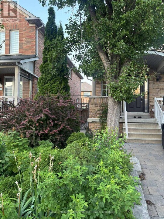 53 Dybal St in Vaughan, ON - Building Photo