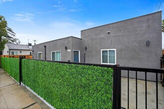 6702 Saint Clair Ave, Unit ADU in North Hollywood, CA - Foto de edificio - Building Photo