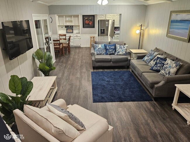 property at 3018 Jennifer Ave