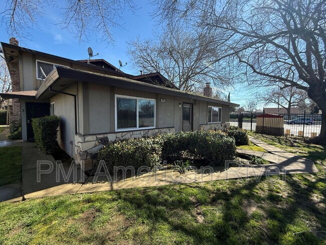 2803 Norcade Cir in Sacramento, CA - Building Photo - Building Photo