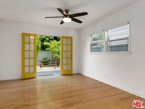906 Venezia Ave in Los Angeles, CA - Building Photo - Building Photo