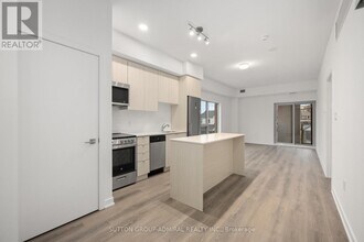 2433 Dufferin St in Toronto, ON - Building Photo - Building Photo