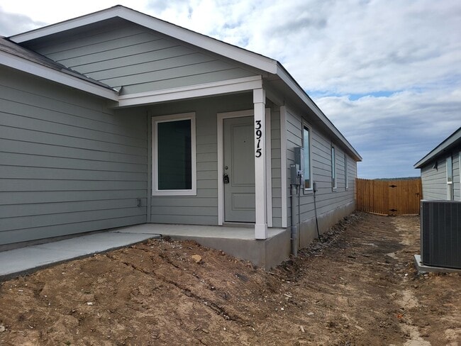 3915 Eldorado in New Braunfels, TX - Foto de edificio - Building Photo