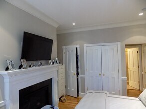22 Beacon St, Unit 3 in Boston, MA - Building Photo - Building Photo