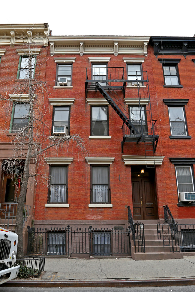 329 W 18th St in New York, NY - Foto de edificio - Building Photo
