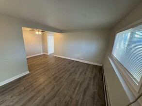 930 W Rollins Rd in Round Lake Heights, IL - Building Photo - Building Photo