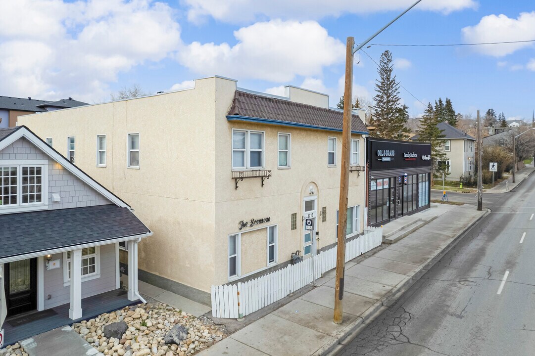 1713 17 Av SW in Calgary, AB - Building Photo