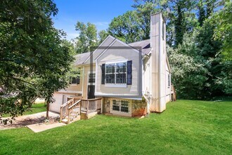 3696 Dogwood Farm Rd in Decatur, GA - Building Photo - Building Photo