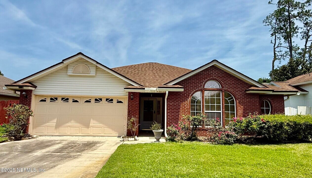 1948 Harbor Island Dr in Orange Park, FL - Building Photo