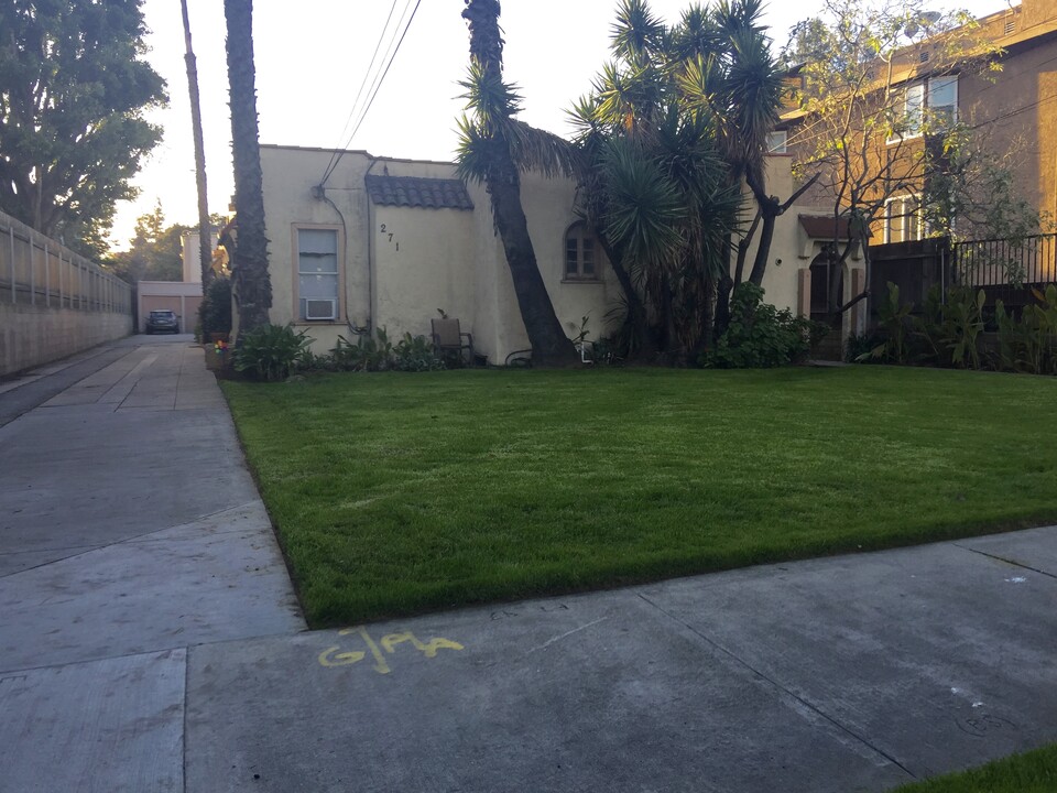 271 N Holliston Ave in Pasadena, CA - Building Photo