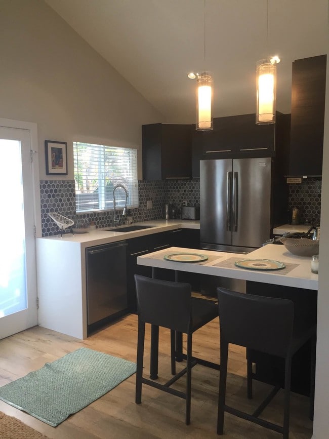 559 Vernon Ave in Los Angeles, CA - Foto de edificio - Building Photo