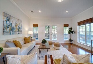 2010 Riverview St in Austin, TX - Building Photo - Building Photo