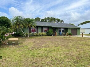 1422 SE Arenson Ln in Port St. Lucie, FL - Building Photo - Building Photo