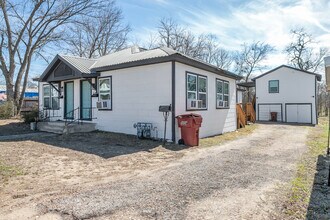 713 W Sam Rayburn Dr, Unit West in Bonham, TX - Building Photo - Building Photo