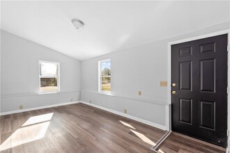 1007 E Russell Ct in Newport News, VA - Foto de edificio - Building Photo