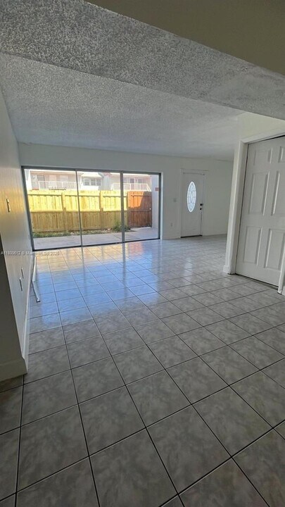 15420 SW 81st Circle Ln in Miami, FL - Building Photo