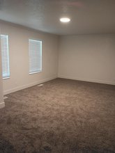 1760 N 400 E in North Logan, UT - Foto de edificio - Building Photo