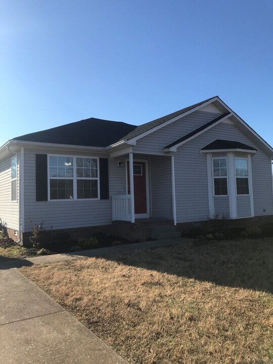 211 Malibu Canyon Dr in Columbia, TN - Building Photo