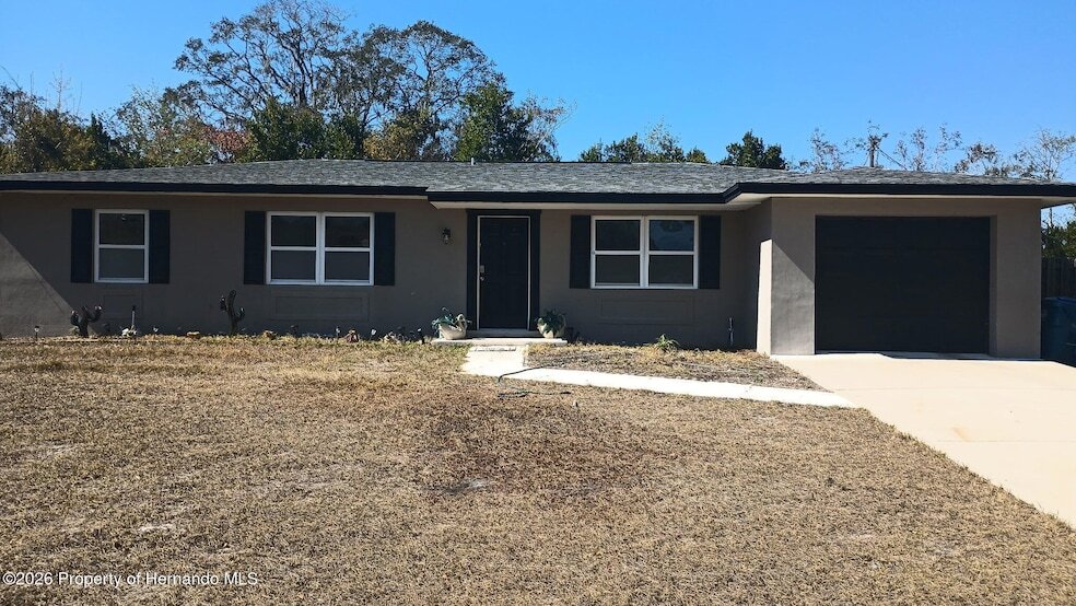 6542 Pinehurst Dr in Spring Hill, FL - Foto de edificio