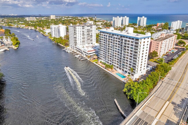 1401 N Riverside Dr in Pompano Beach, FL - Building Photo - Building Photo