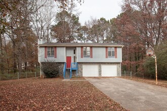 2096 Chestnut Log Cir in Lithia Springs, GA - Building Photo - Building Photo