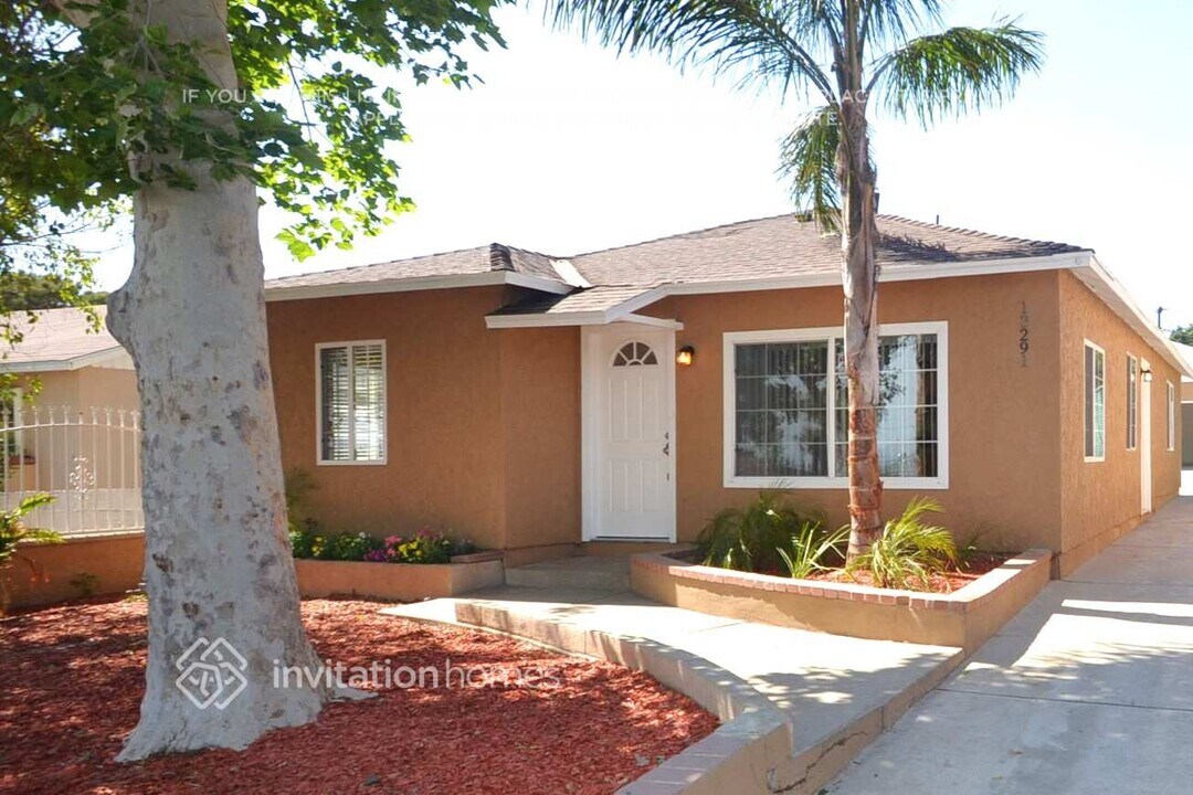13291 Beaver St in Los Angeles, CA - Building Photo