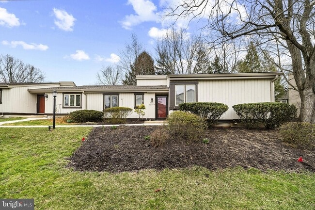 326 Devon Way in West Chester, PA - Foto de edificio - Building Photo