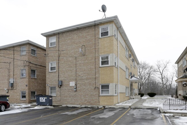 2229 Desplaines Ave in North Riverside, IL - Foto de edificio - Building Photo